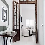 Authentic Seafront Experience Apartment