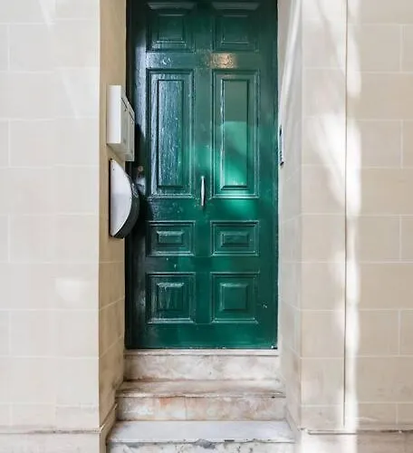 Authentic Seafront Experience * Sliema