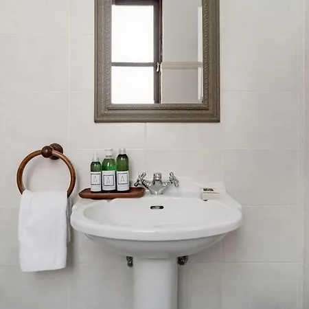 Apartment Authentic Seafront Experience *