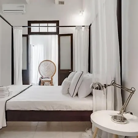 Authentic Seafront Experience Apartment