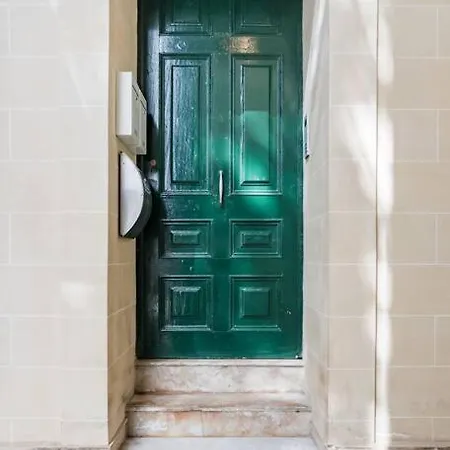 Authentic Seafront Experience * Sliema